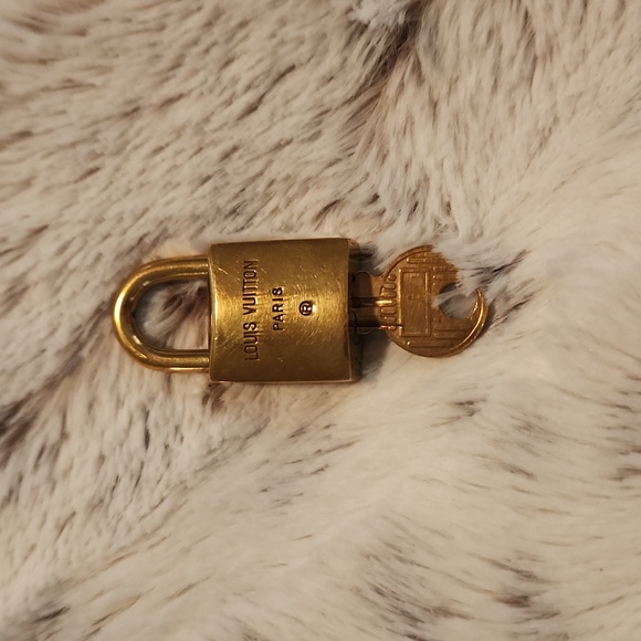 Louis Vuitton lock and key #228 - Picture 2 of 4